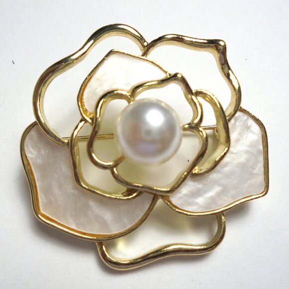 Brooch Flower golden tone white pearl brooch accessories jewelry gifts - Picture 2 of 6